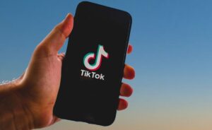 Trump salva TikTok: torna online il social amato dai giovani